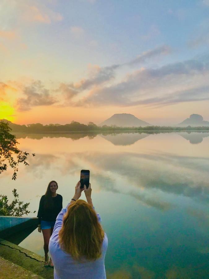Wijesiri Family Guest House Sigiriya Bagian luar foto