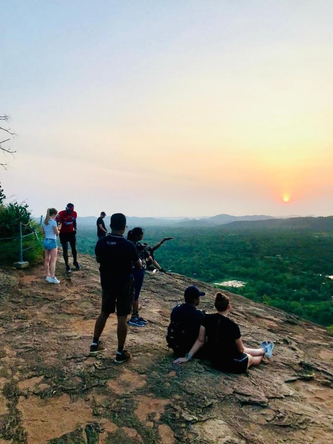 Wijesiri Family Guest House Sigiriya Bagian luar foto